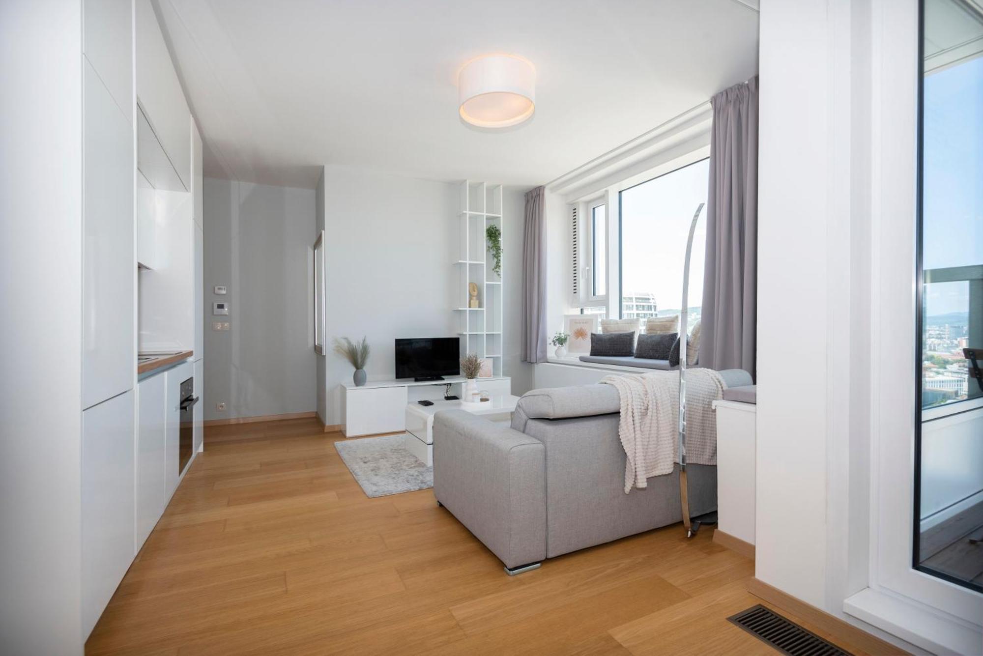 Luxury 1Bdrm On The 28Th Floor Apartment บราติสลาวา ภายนอก รูปภาพ