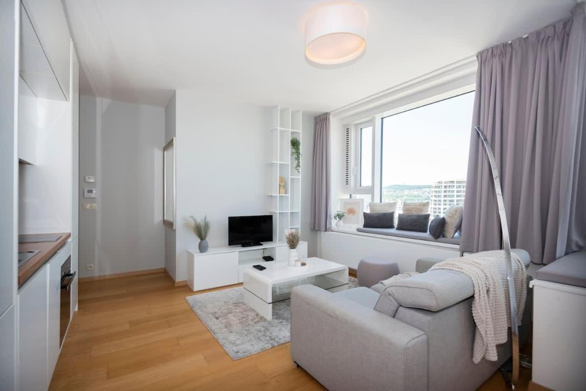 Luxury 1Bdrm On The 28Th Floor Apartment บราติสลาวา ภายนอก รูปภาพ
