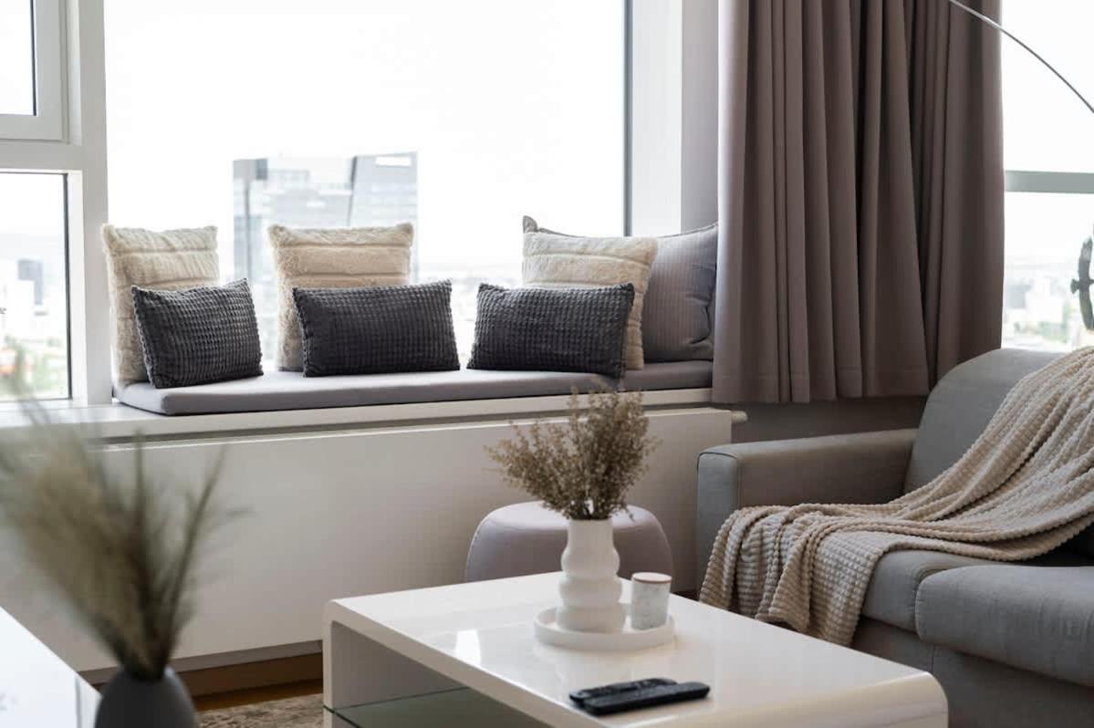 Luxury 1Bdrm On The 28Th Floor Apartment บราติสลาวา ภายนอก รูปภาพ